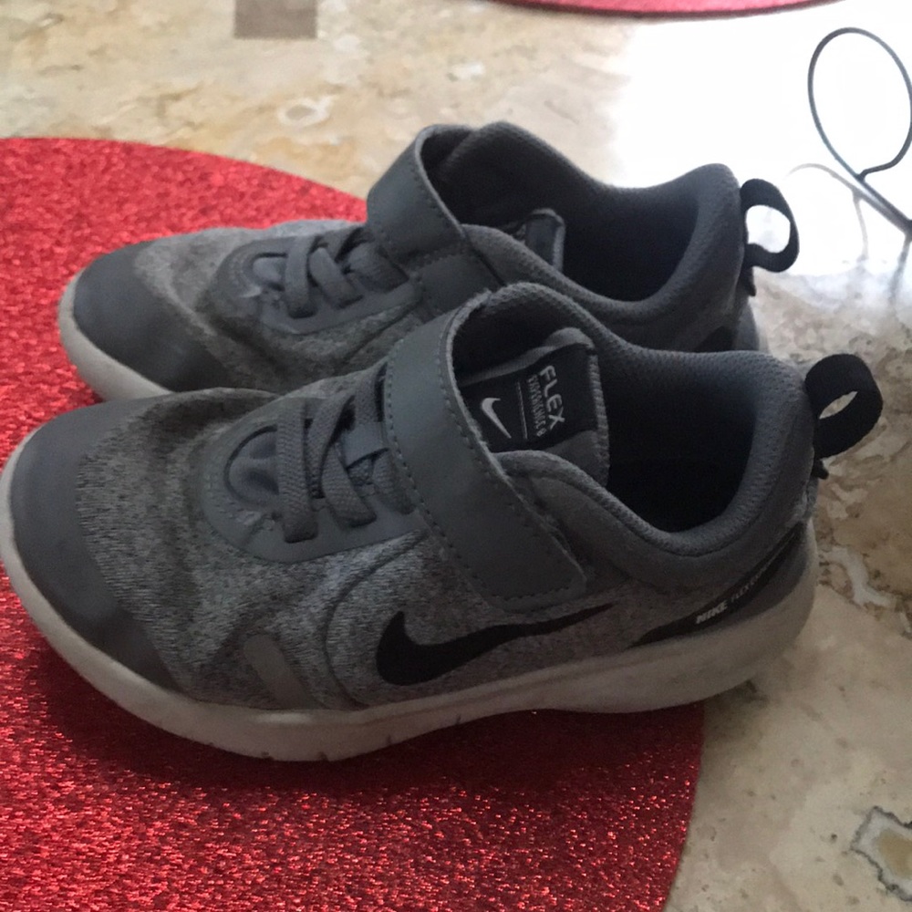 Nike flex sneakers